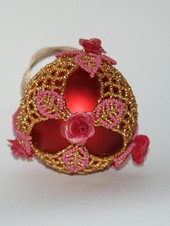 Елочные игрушки из бисера. Шарик елочный. Авторская работа.